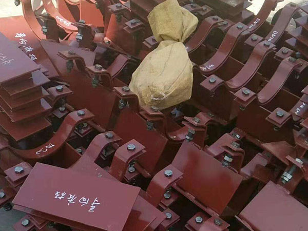 管夹滑动支座